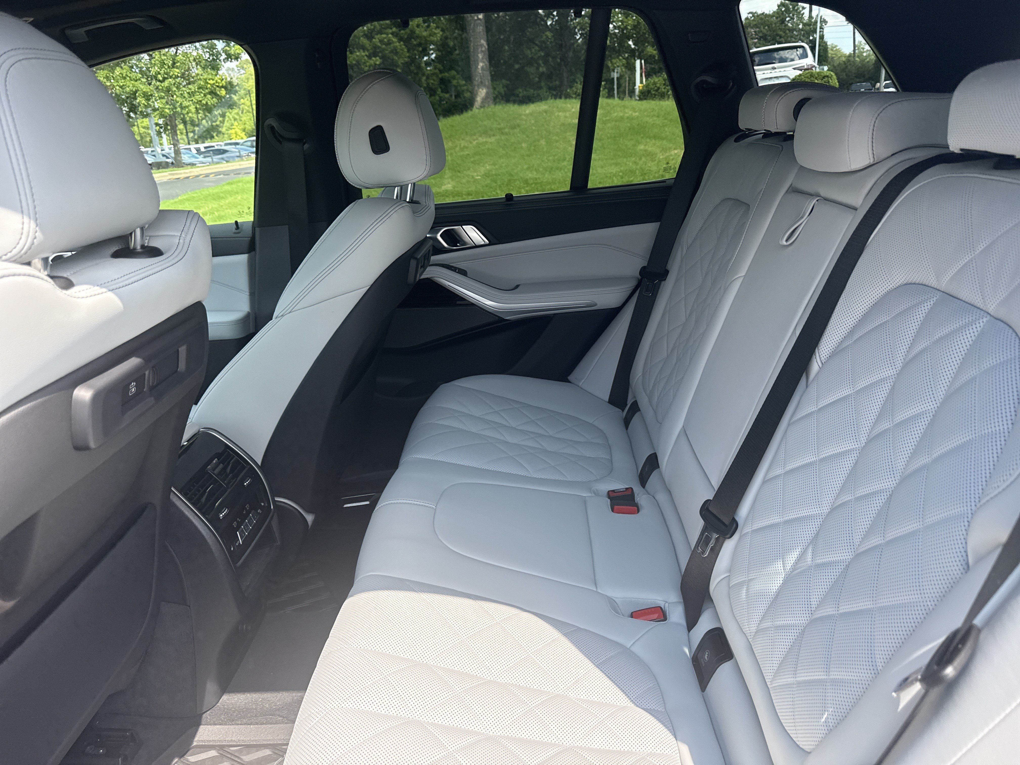 Used 2023 BMW X5 xDrive40i w/ Premium Package AWD/4WD image 31