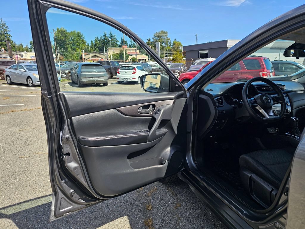 Used 2019 Nissan Rogue S FWD image 19