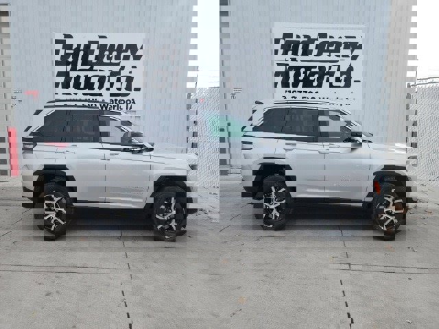 New 2025 Jeep Grand Cherokee Limited image 13