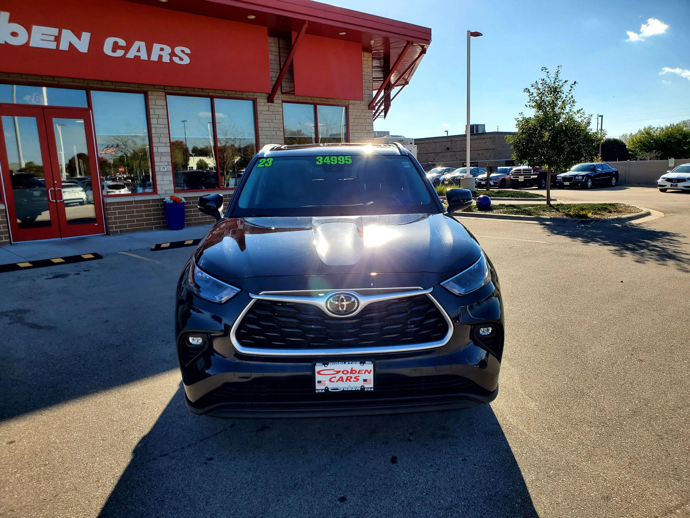 Used 2023 Toyota Highlander XLE image 2