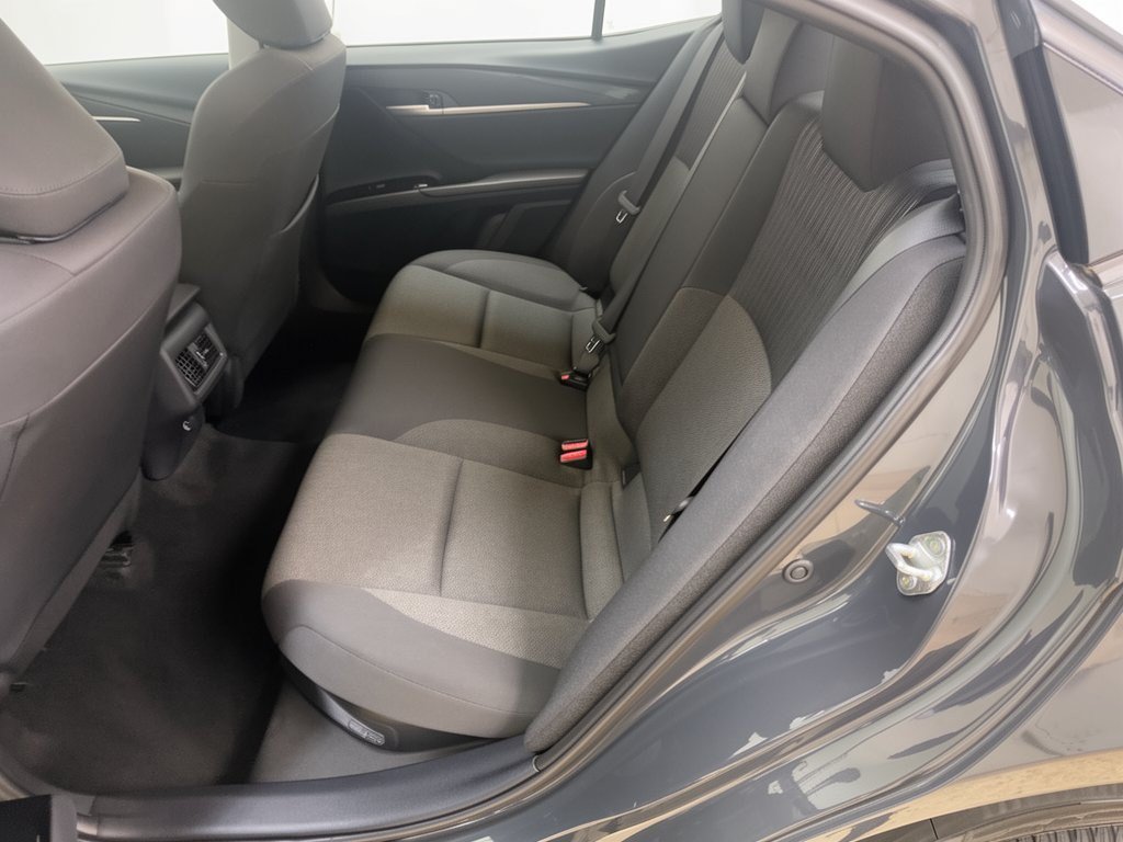 Used 2025 Toyota Camry LE FWD image 25