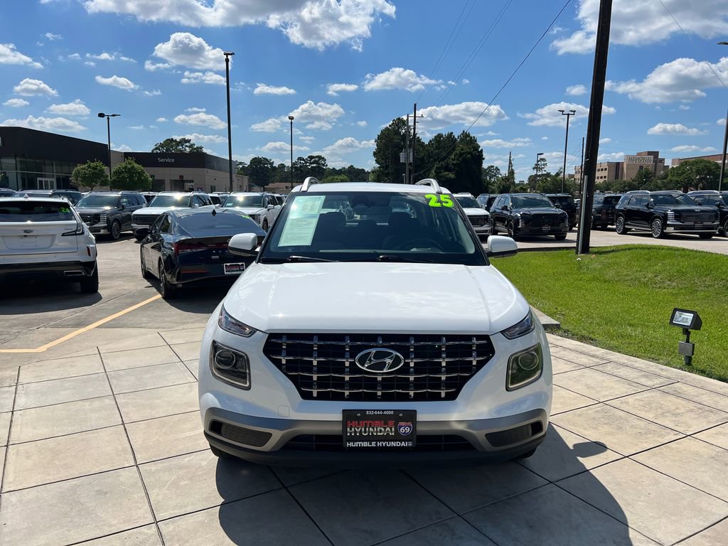 Certified 2025 Hyundai Venue SEL FWD image 2