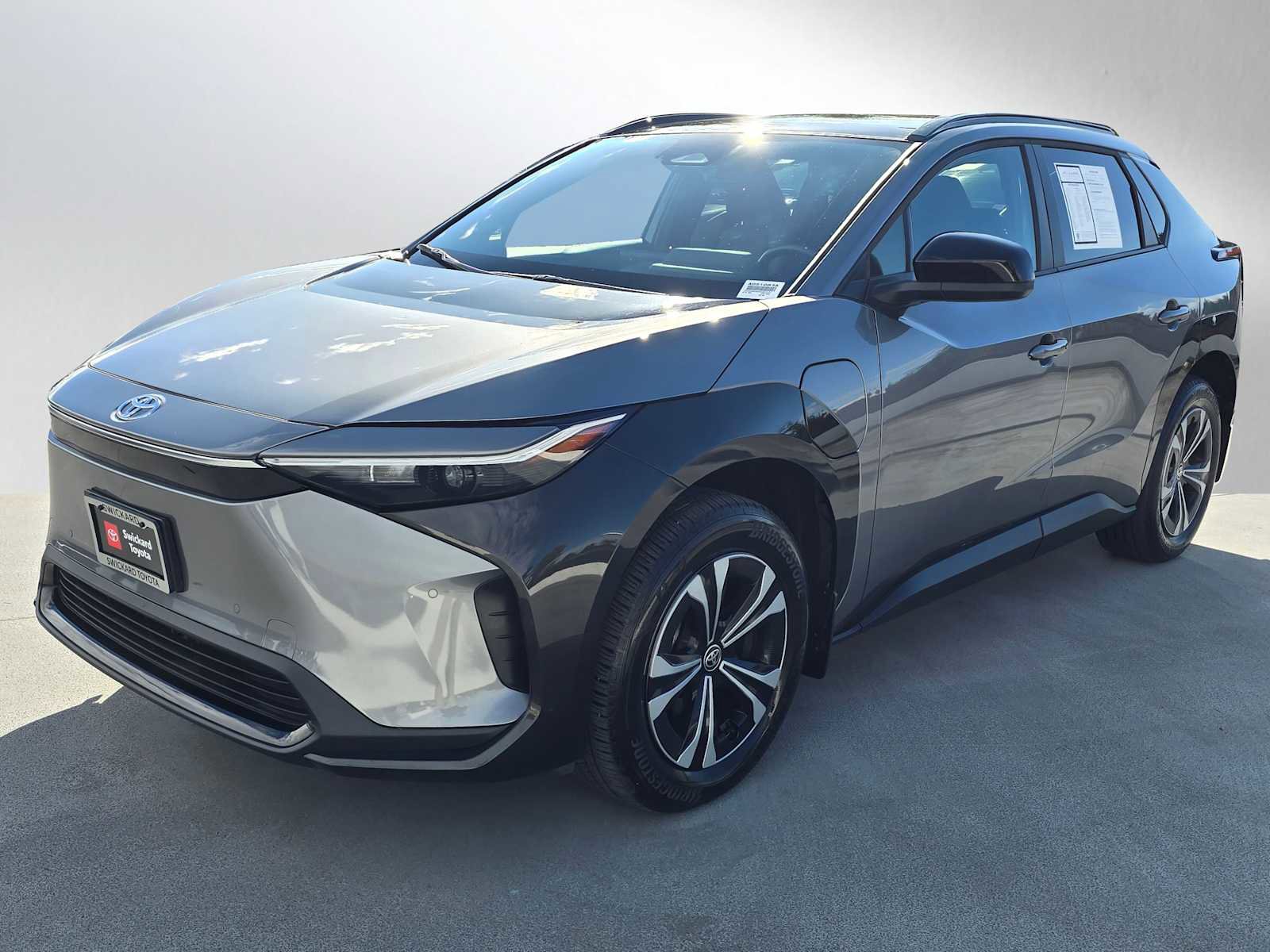 Used 2024 Toyota bZ4X XLE w/ Weather Package image 7