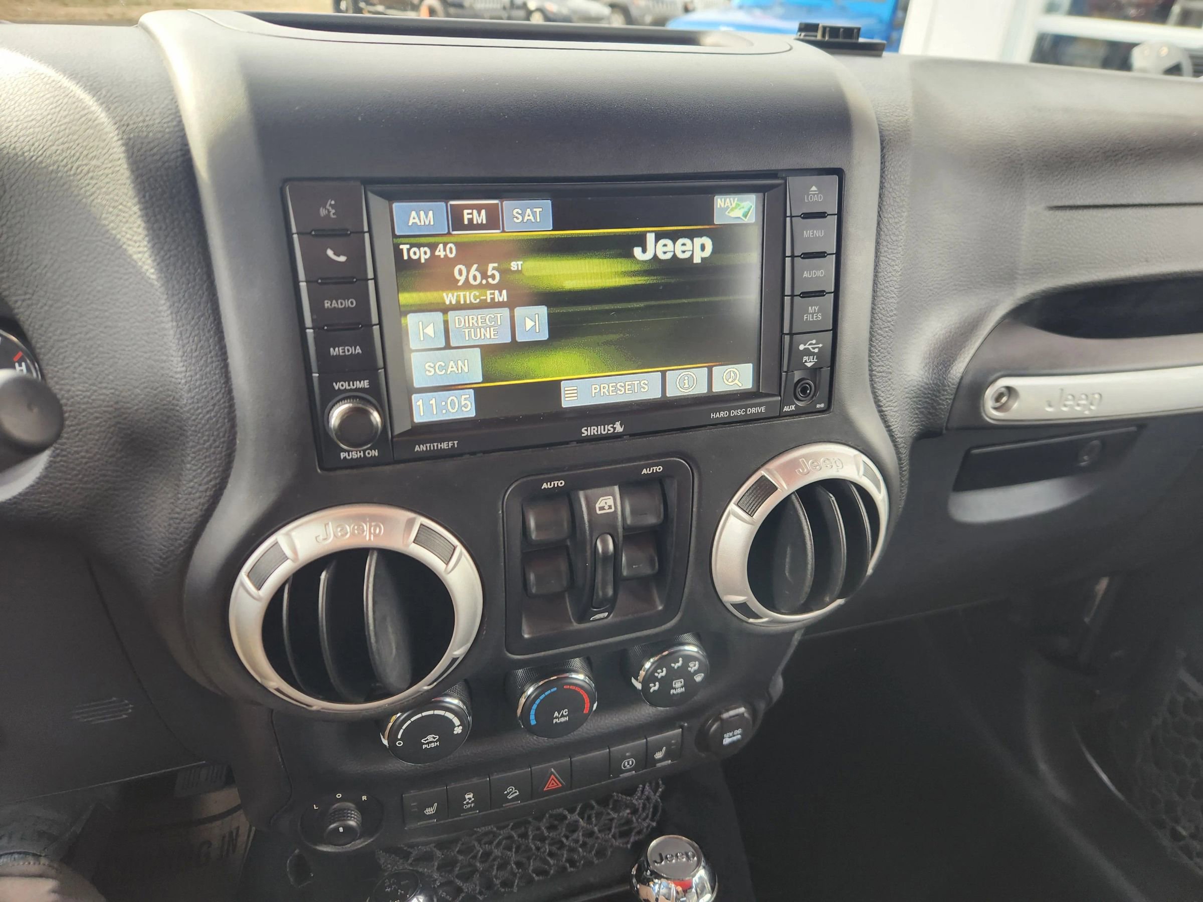 Used 2016 Jeep Wrangler Unlimited Rubicon image 34