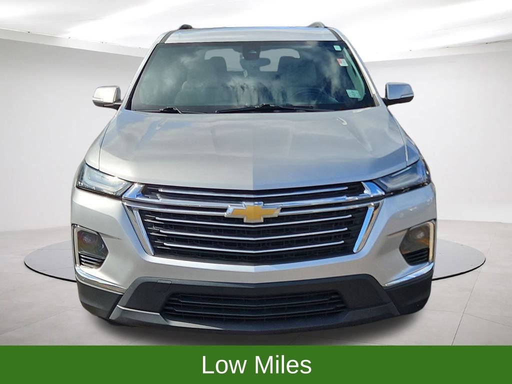 Used 2022 Chevrolet Traverse LT image 2