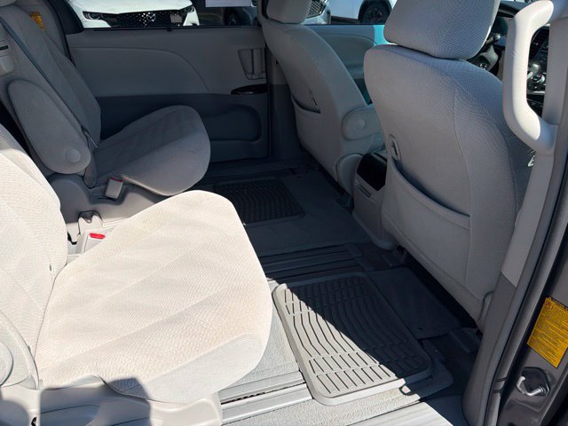 Used 2014 Toyota Sienna LE FWD image 35