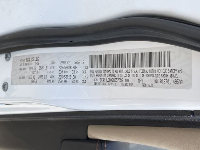 Used 2016 Jeep Cherokee Limited w/ Technology Group FWD image 15
