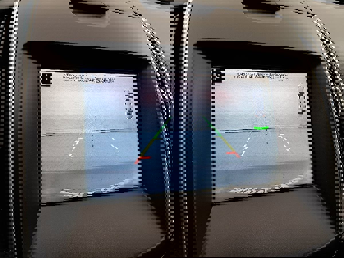 Used 2017 Ford Edge Titanium FWD image 22