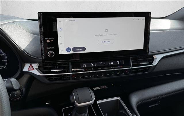 Used 2025 Toyota Sienna Platinum image 13