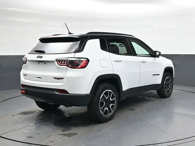 Used 2024 Jeep Compass Trailhawk image 4