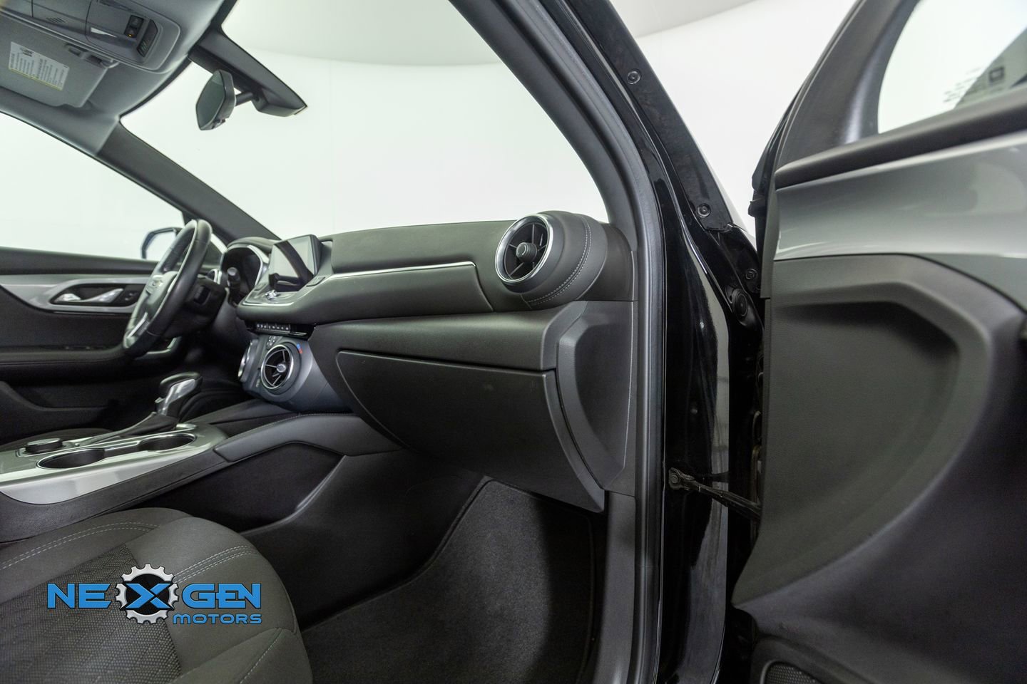 Used 2020 Chevrolet Blazer LT image 36