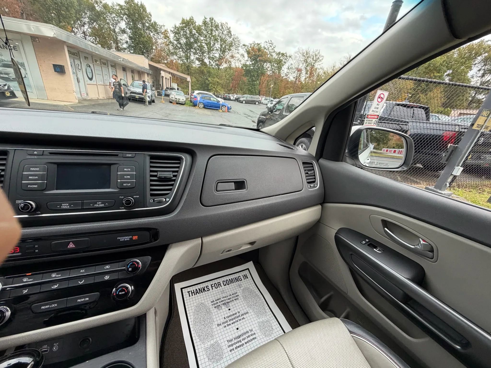 Used 2016 Kia Sedona LX w/ LX Essentials Premium Package image 24