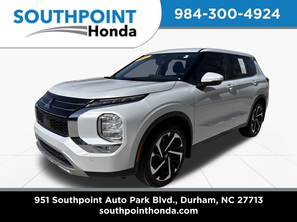 Used 2022 Mitsubishi Outlander SE image 3