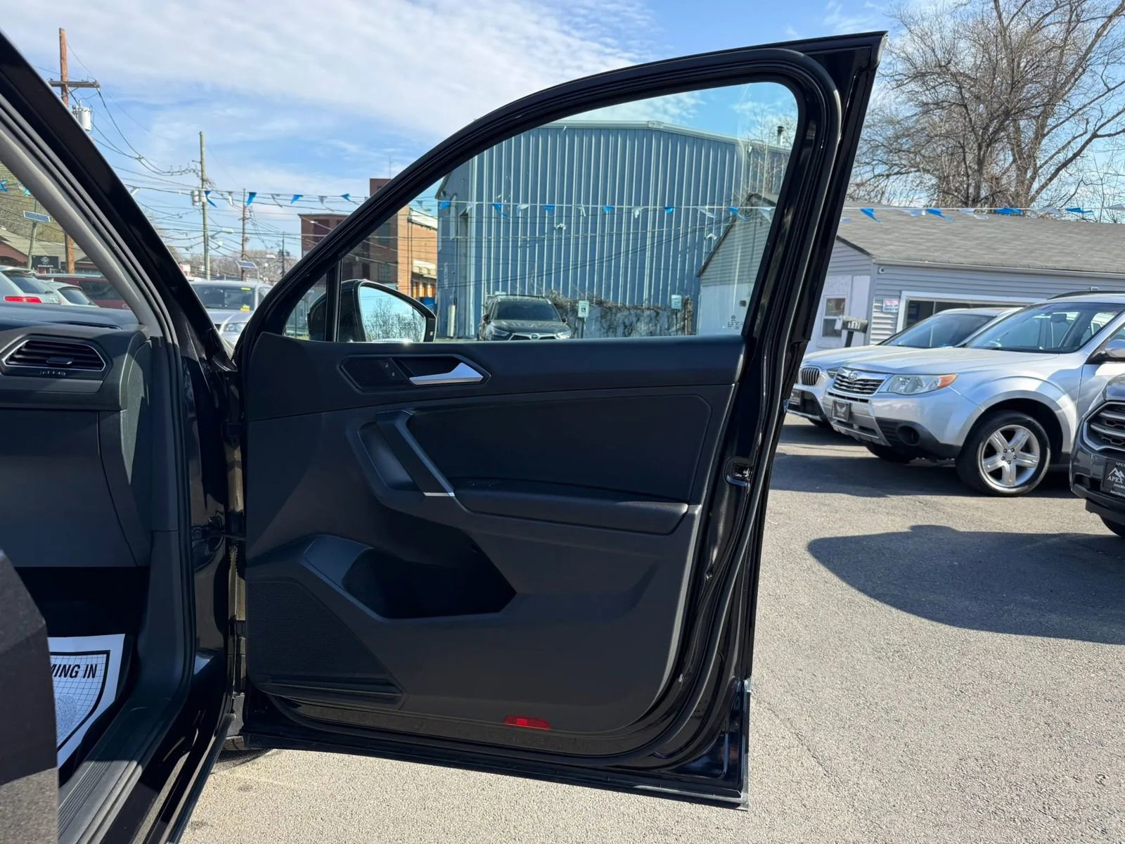 Used 2018 Volkswagen Tiguan SE image 49