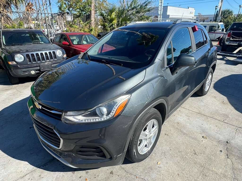 Used 2017 Chevrolet Trax LT image 2