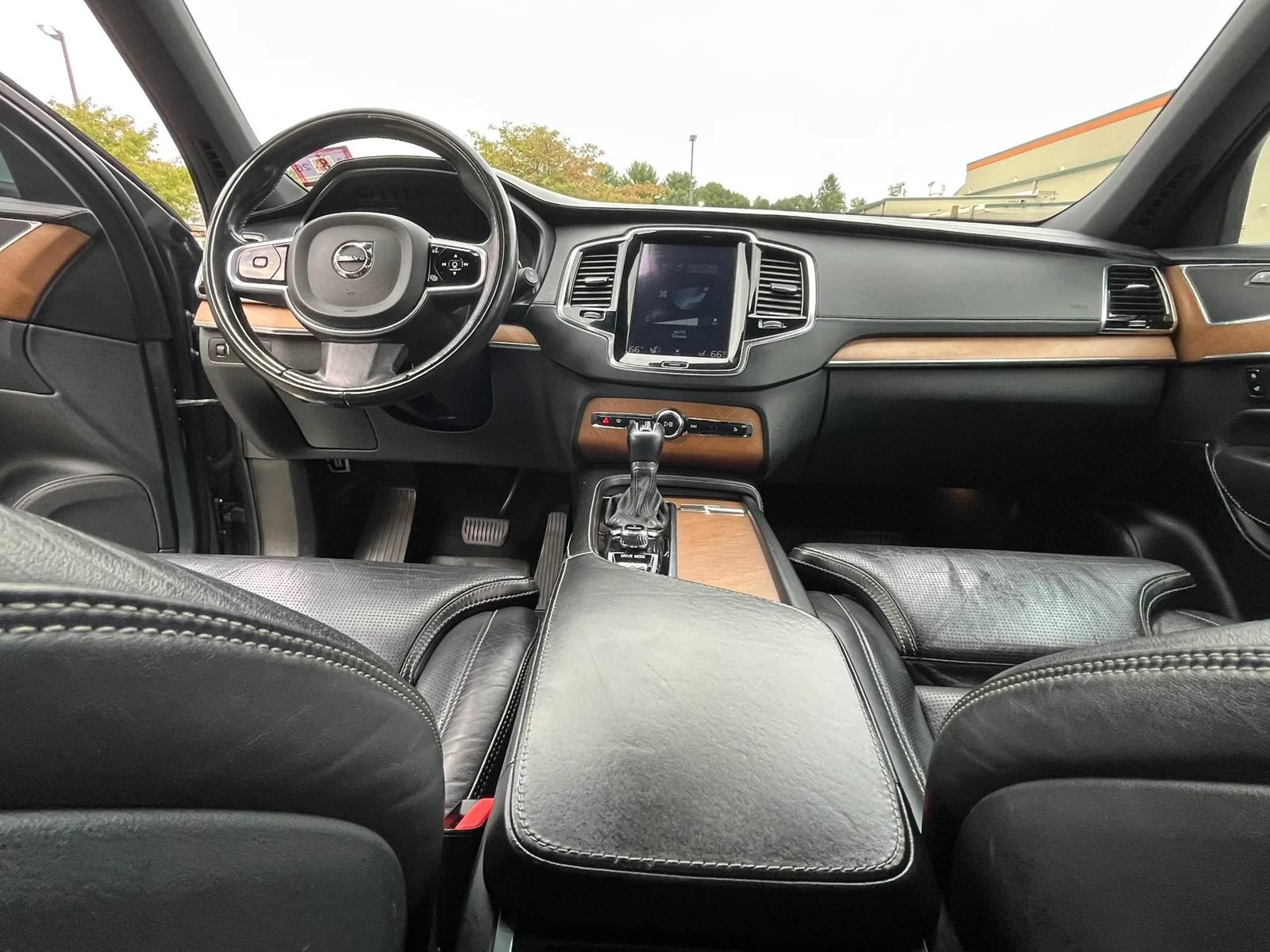 Used 2016 Volvo XC90 T6 Inscription w/ Protection Package Plus AWD/4WD image 21