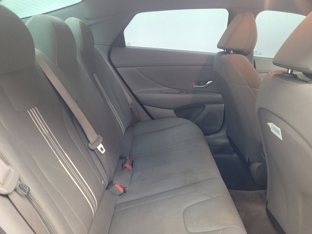 Used 2023 Hyundai Elantra SEL w/ Convenience Package image 19
