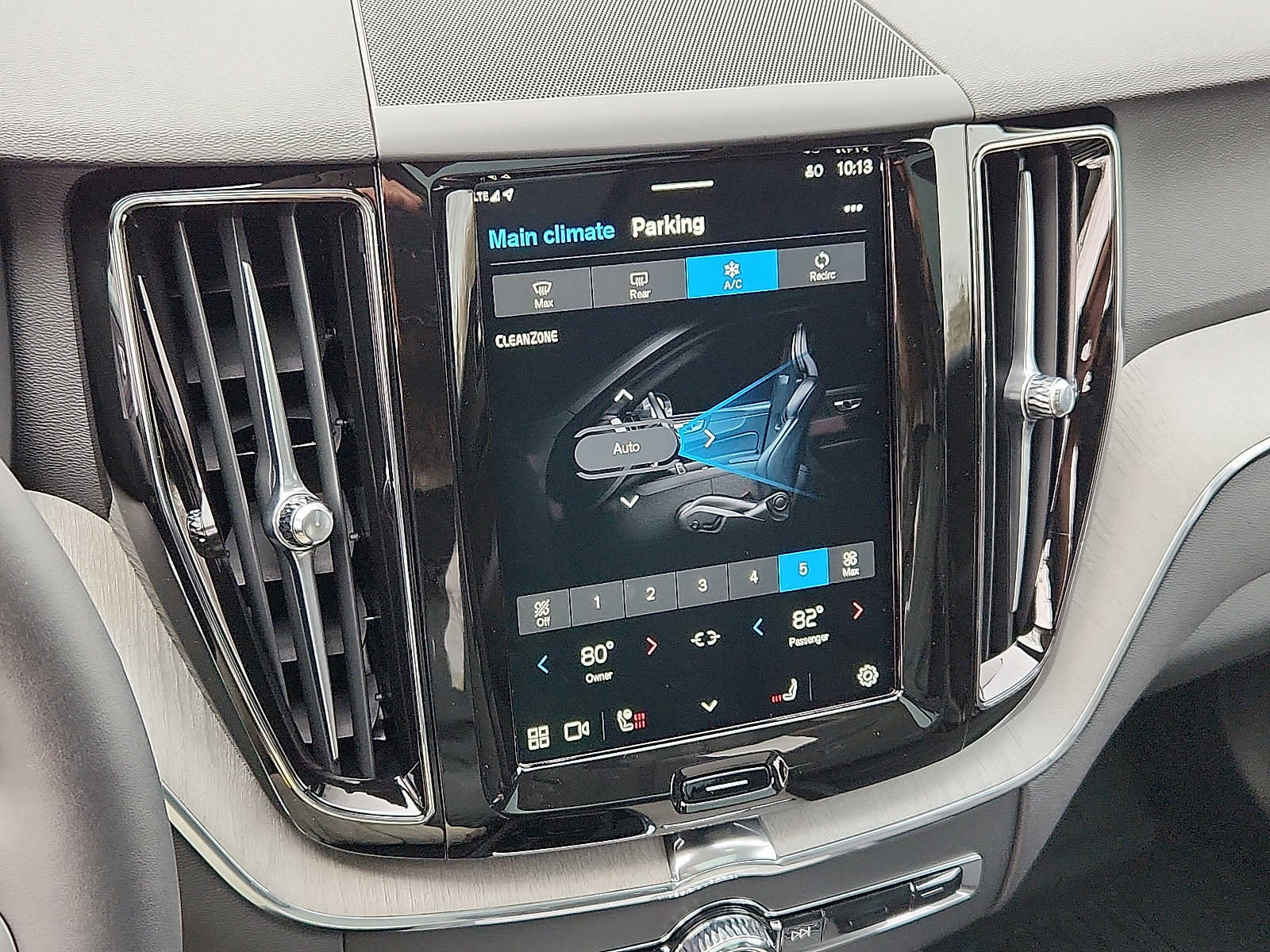 Used 2025 Volvo XC60 T8 Plus w/ Protection Package Premier image 16