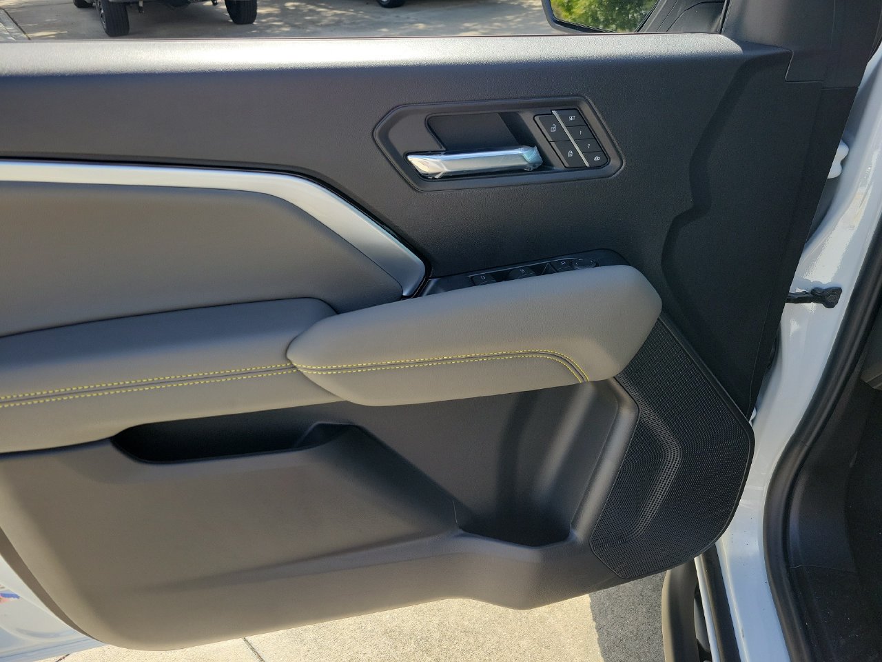 New 2026 Chevrolet Colorado ZR2 w/ Technology Package AWD/4WD image 13
