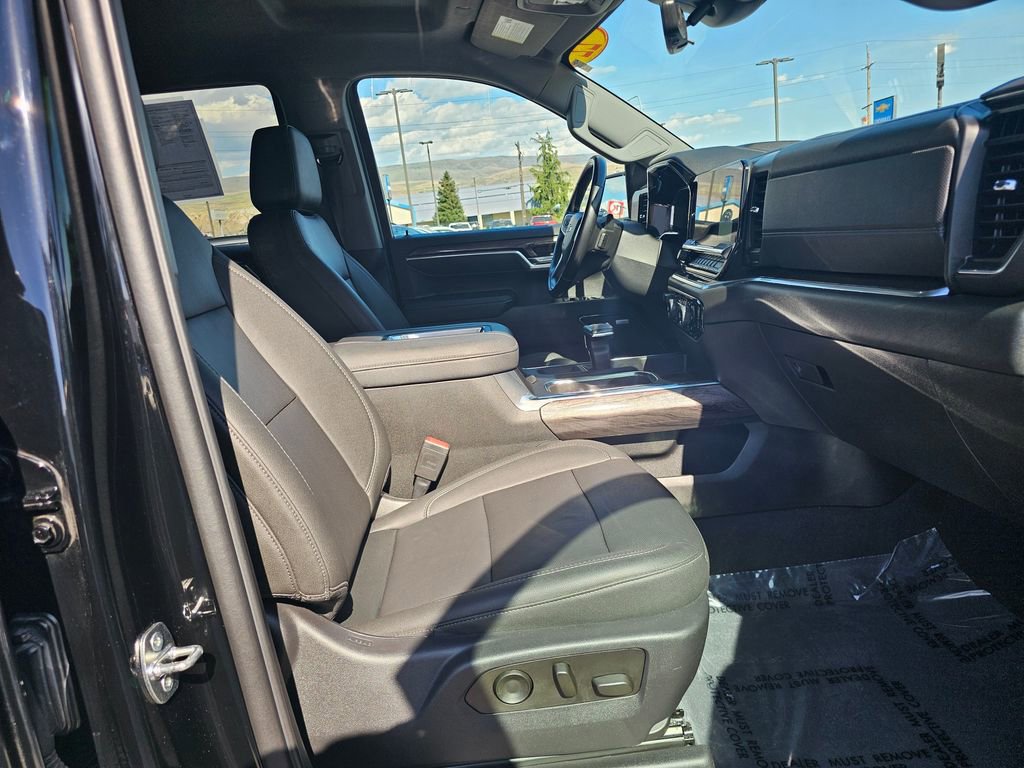 Certified 2022 Chevrolet Silverado 1500 LTZ w/ Technology Package AWD/4WD image 12