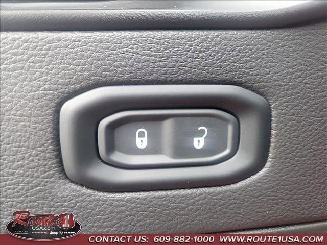 Used 2022 Jeep Wrangler Unlimited Sahara AWD/4WD image 31