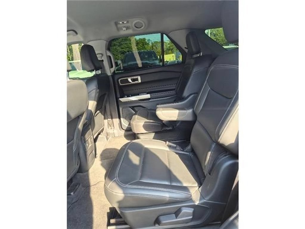 Used 2022 Ford Explorer XLT w/ Equipment Group 202A AWD/4WD image 47