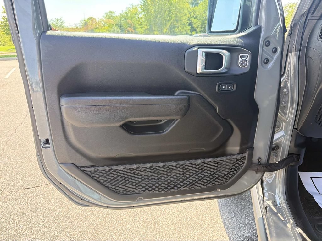 Used 2023 Jeep Wrangler Unlimited Rubicon AWD/4WD image 14