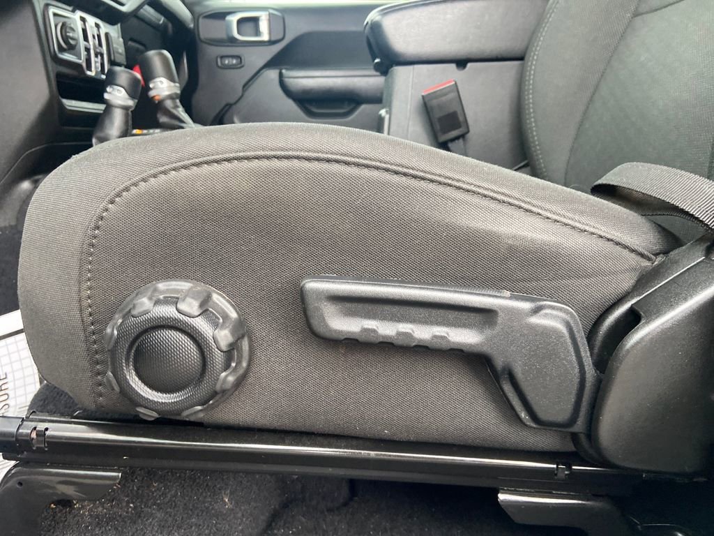 Used 2022 Jeep Gladiator Willys image 11