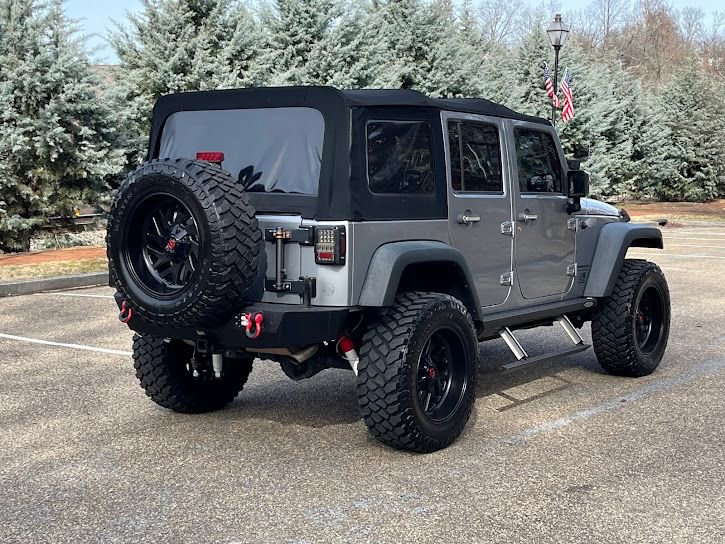 Used 2017 Jeep Wrangler Unlimited Rubicon w/ Connectivity Group image 21