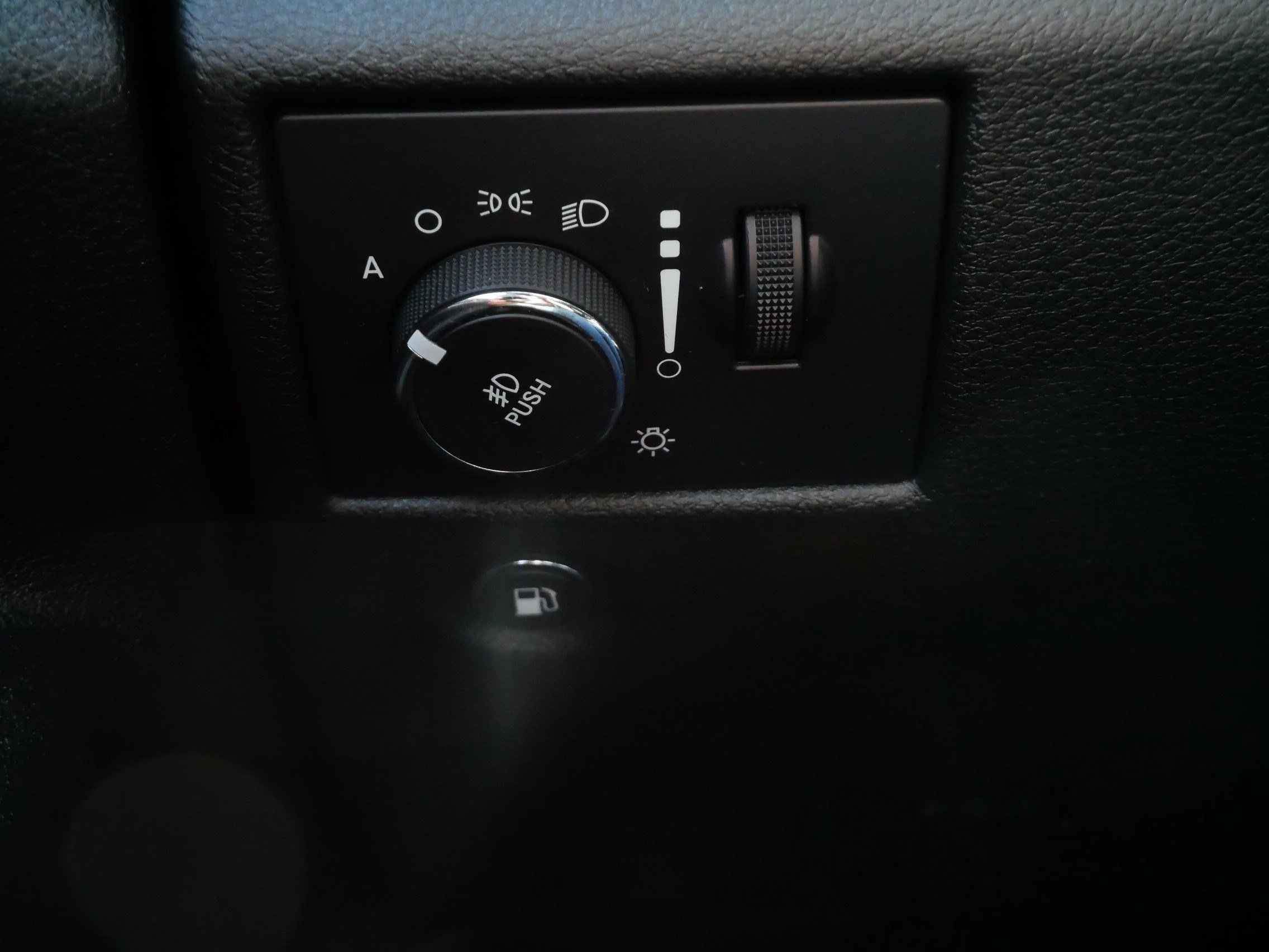 Used 2014 Jeep Grand Cherokee Overland w/ Advanced Technology Group AWD/4WD image 24