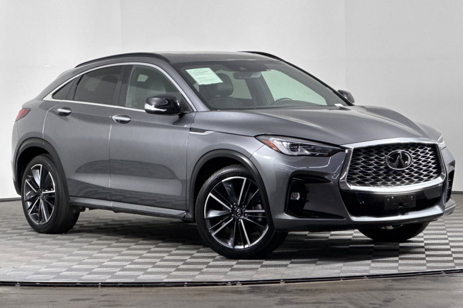 Used 2024 INFINITI QX55 Luxe image 2