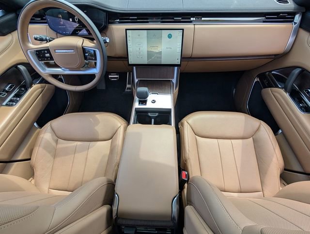 Used 2024 Land Rover Range Rover SE image 11