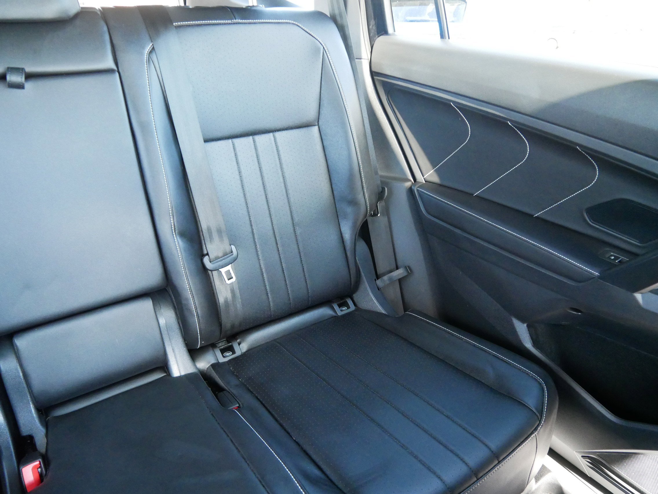 Used 2024 Volkswagen Tiguan SE R-Line w/ MDO Package, Two-Row image 14