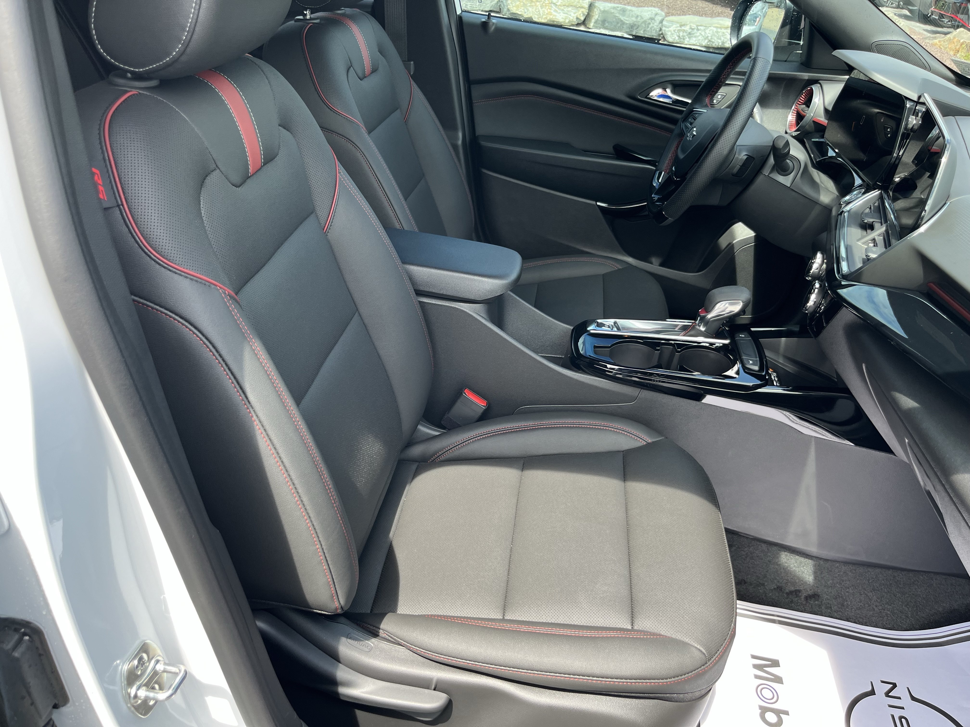 Used 2026 Chevrolet Trax RS w/ Sunroof Package FWD video 3