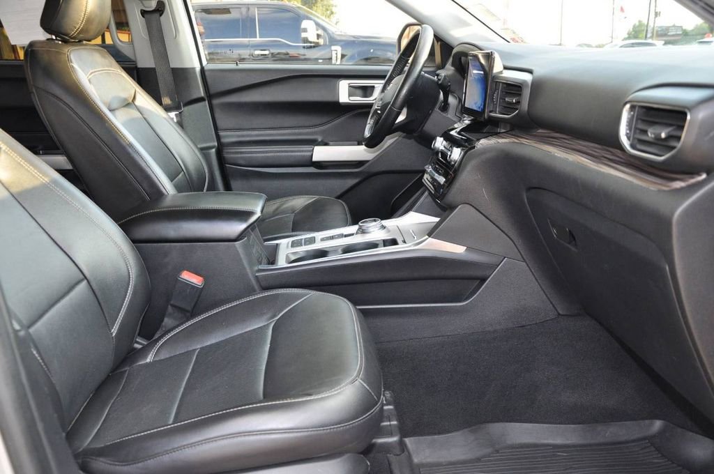 Used 2022 Ford Explorer Limited image 16