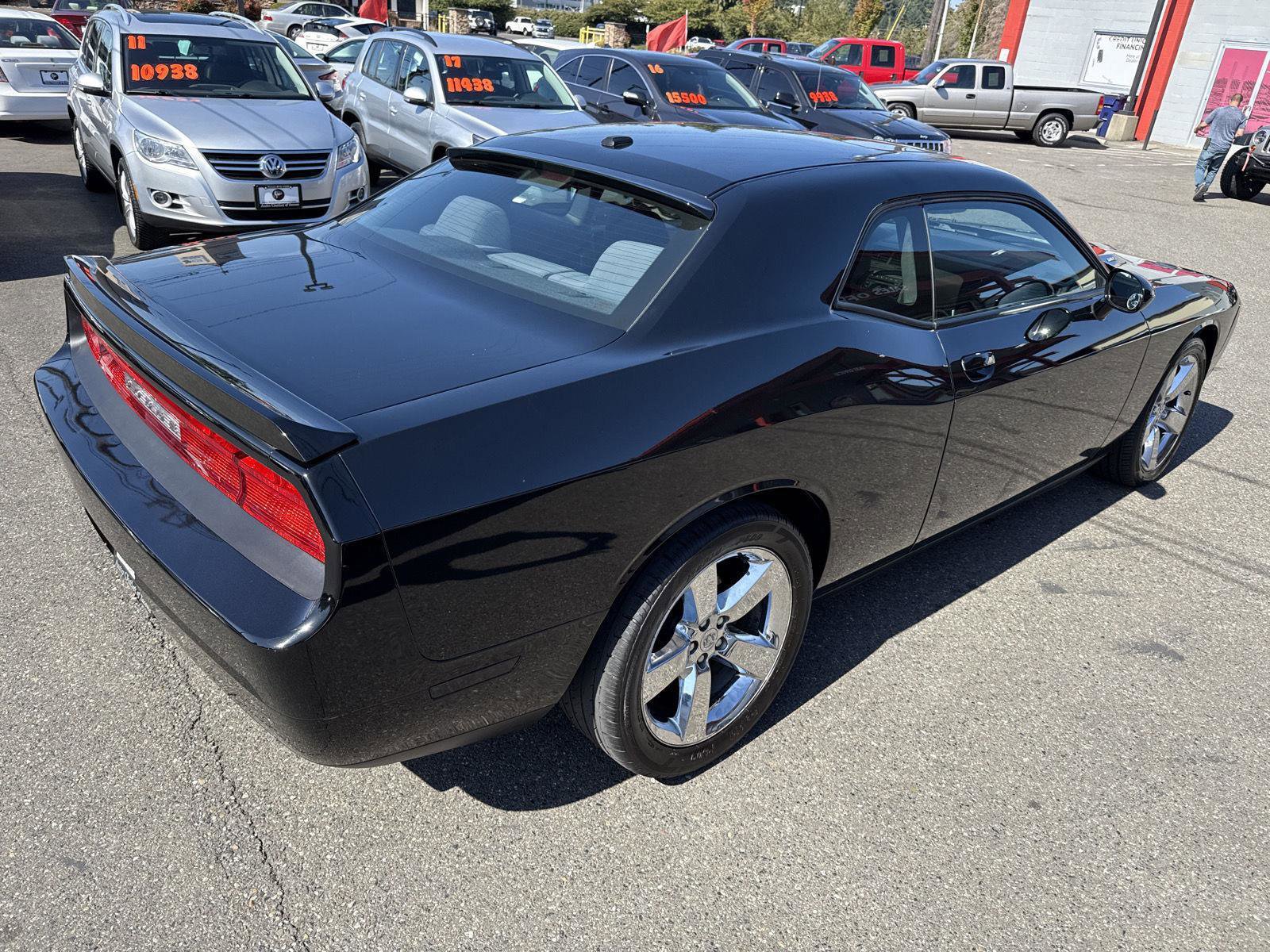 Used 2012 Dodge Challenger R/T image 8