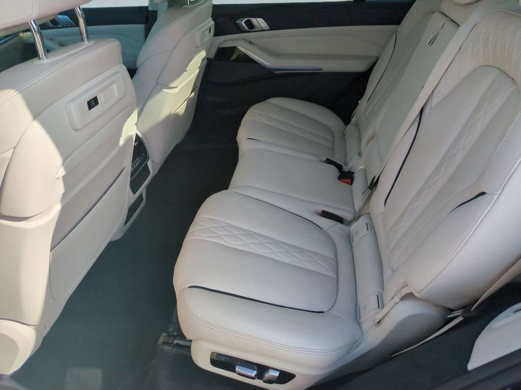 Used 2020 BMW X7 xDrive40i w/ Premium Package image 27