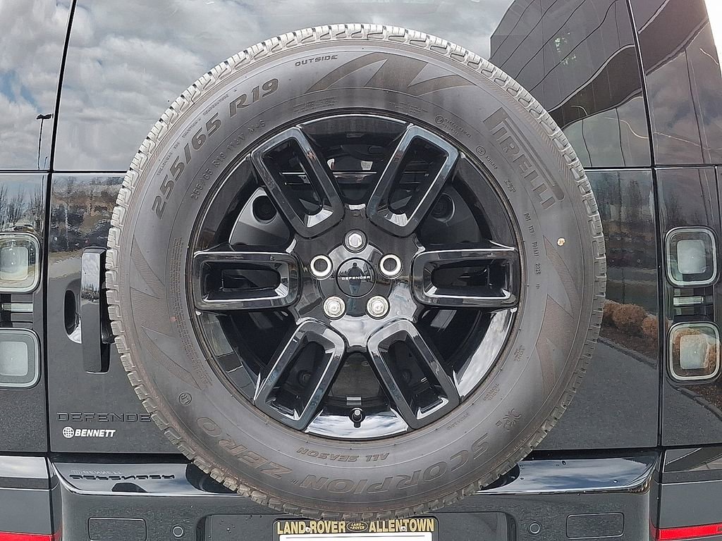 Certified 2026 Land Rover Defender 110 S AWD/4WD image 28