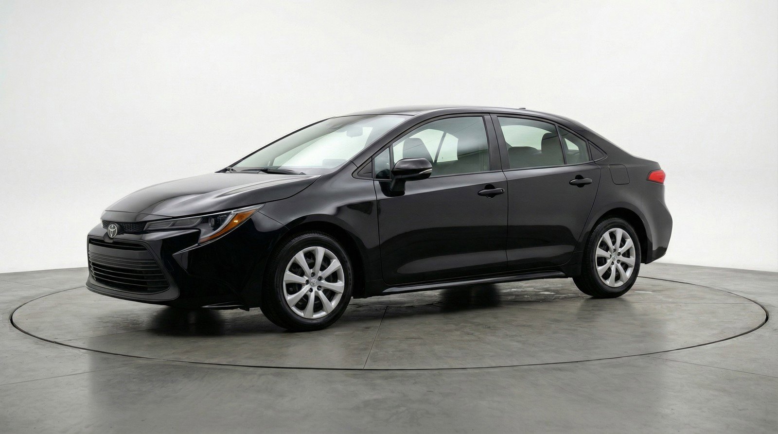 Used 2025 Toyota Corolla LE image 3