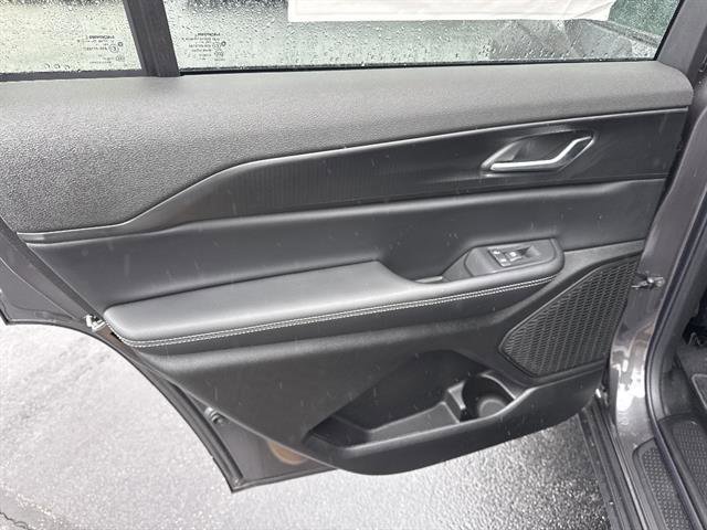 New 2025 Jeep Grand Cherokee L Altitude image 12