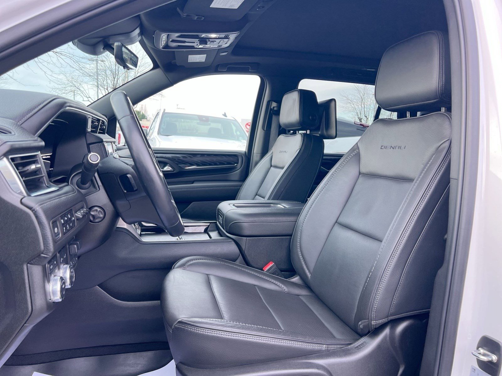 Used 2024 GMC Yukon Denali w/ Denali Reserve Package image 12