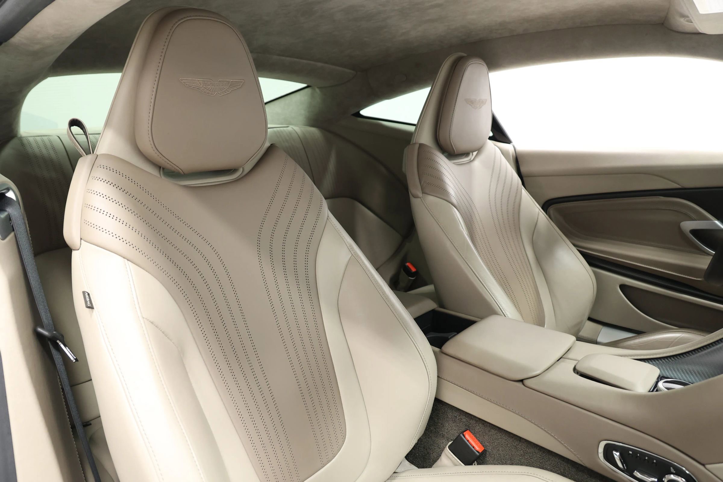 Used 2018 Aston Martin DB11 Coupe image 66