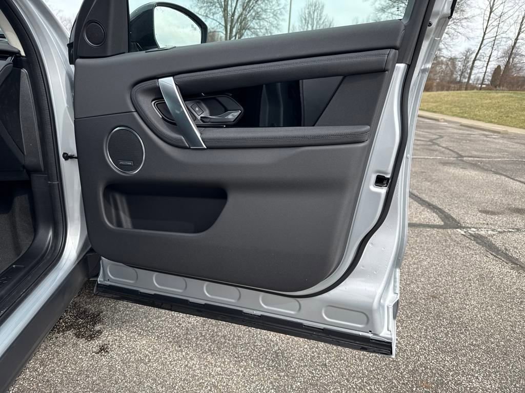 New 2025 Land Rover Discovery Sport S image 15