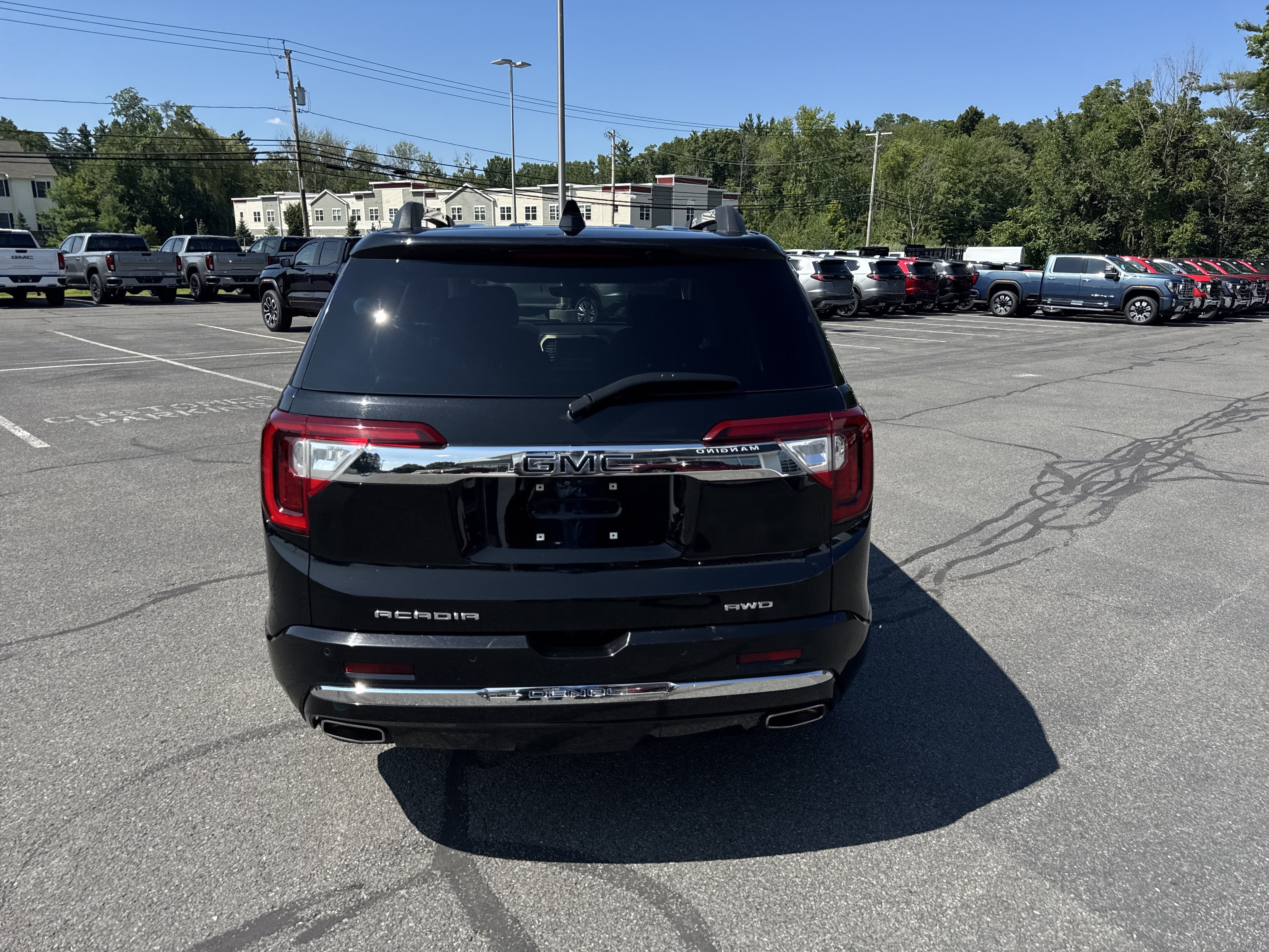 Certified 2022 GMC Acadia Denali w/ Denali Ultimate Package AWD/4WD image 4