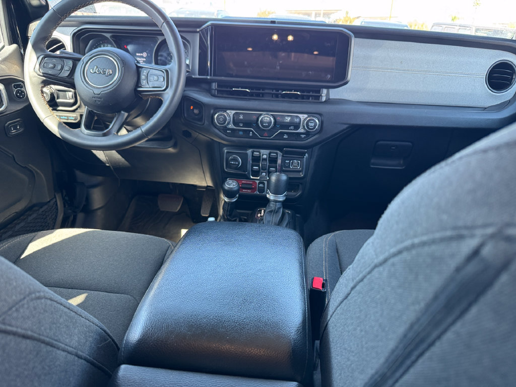 Used 2024 Jeep Wrangler Unlimited AWD/4WD image 22