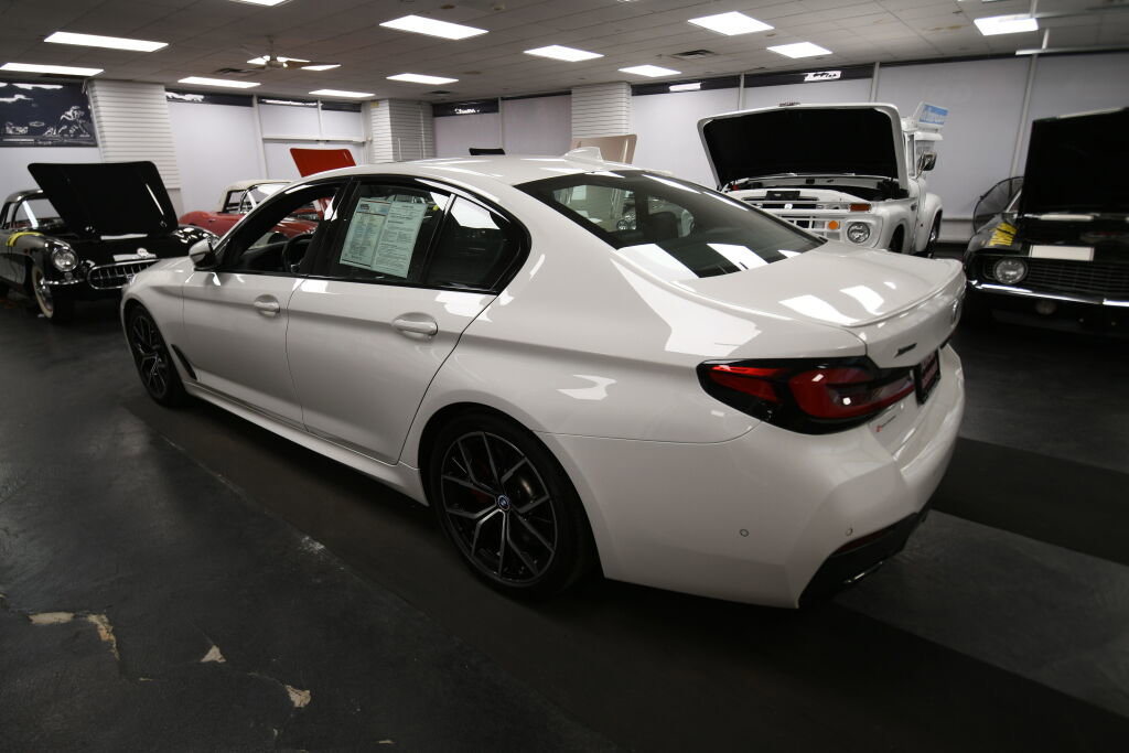 Used 2022 BMW M550i xDrive w/ Executive Package image 6