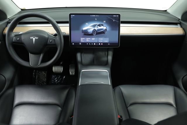 Used 2022 Tesla Model Y Long Range image 11