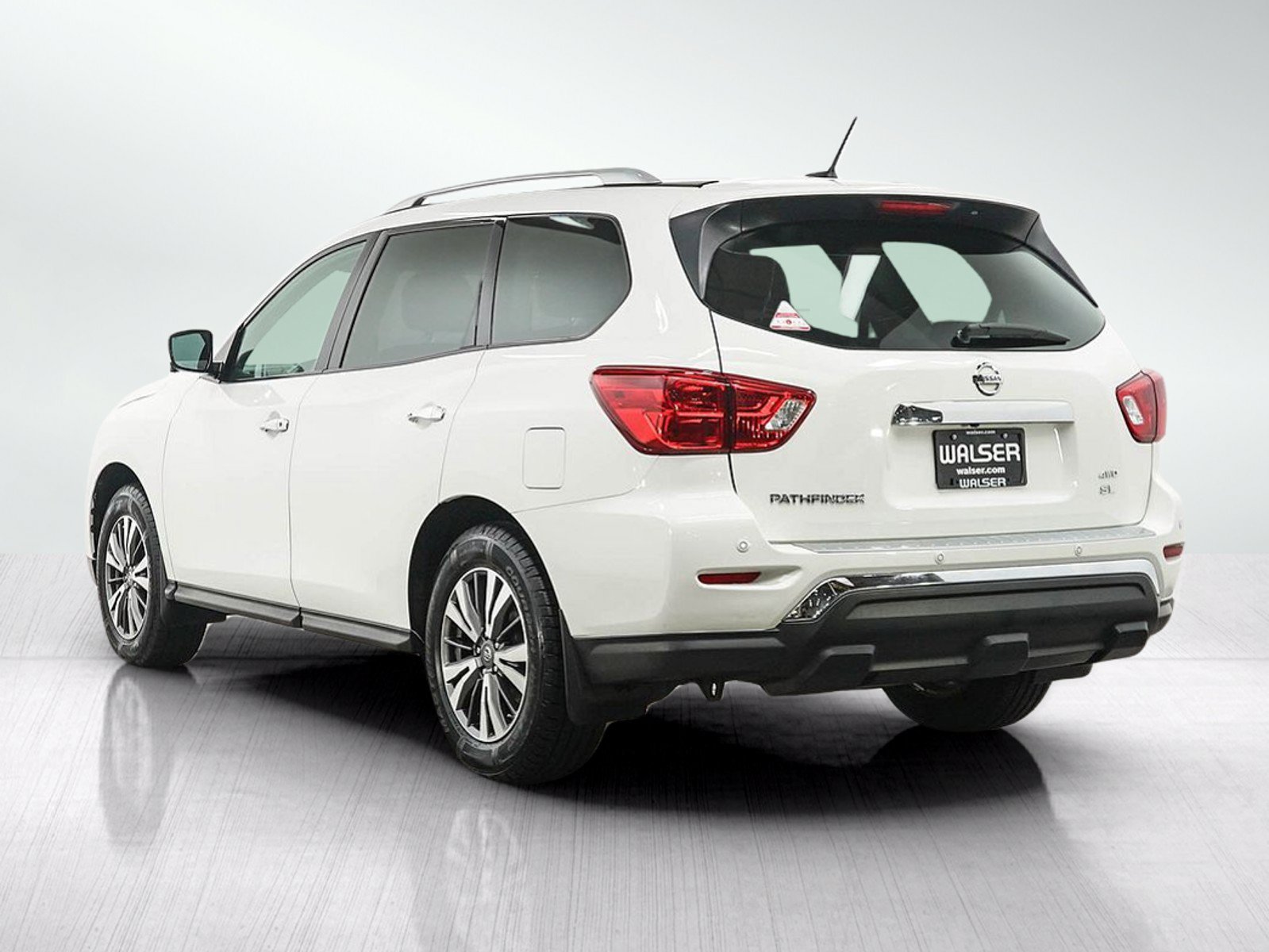 Used 2017 Nissan Pathfinder SL AWD/4WD image 3