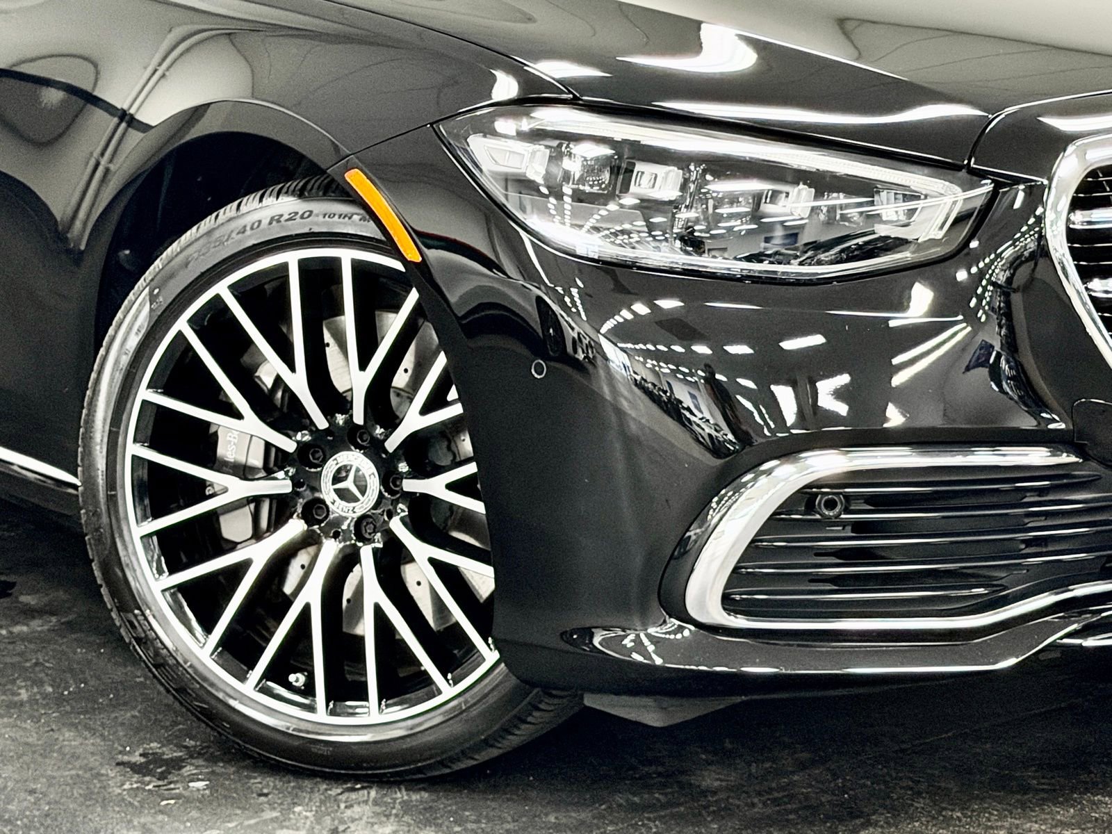 Used 2025 Mercedes-Benz S 580 4MATIC Sedan image 3