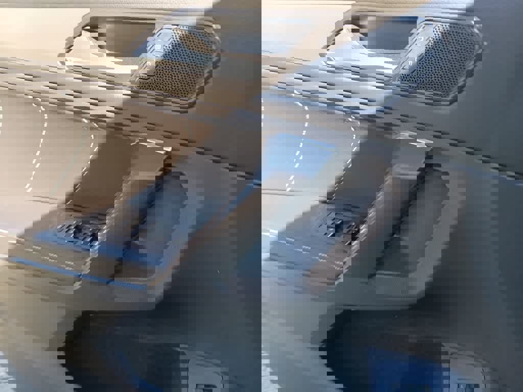 Used 2024 Volkswagen Tiguan SE image 16